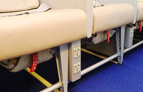 737-800 シートコンセント